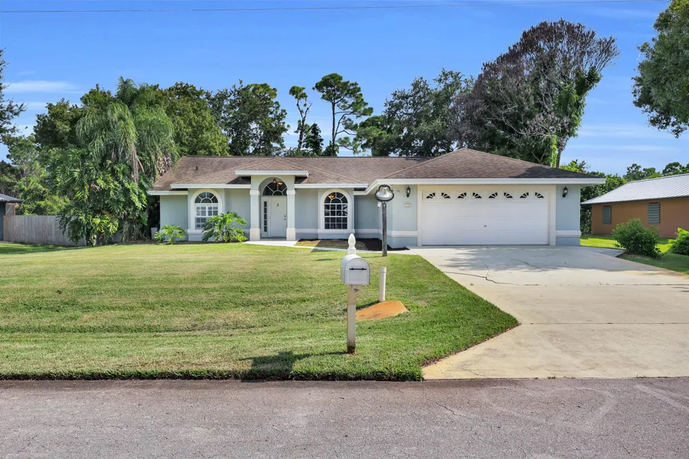 4707 Paleo Pines Circle Fort Pierce, FL 34951