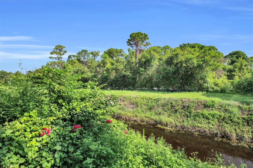 4707 Paleo Pines Circle Fort Pierce, FL 34951