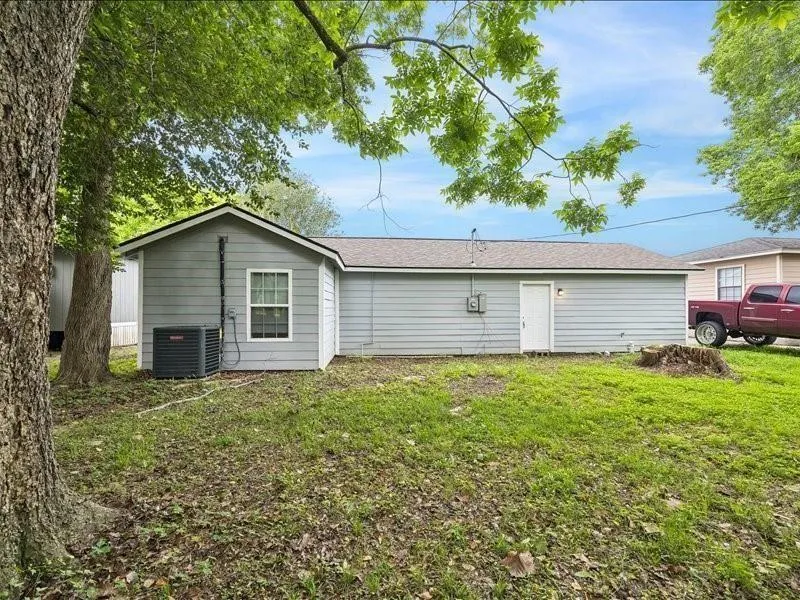 820 Texas Street Liberty, TX 77575
