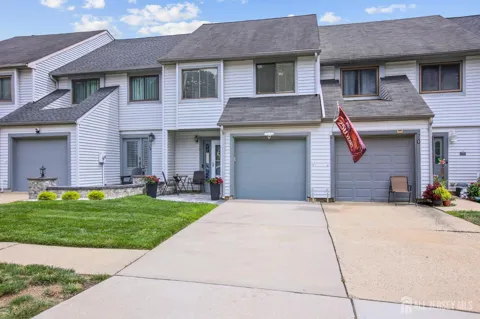 18 Lexington Circle