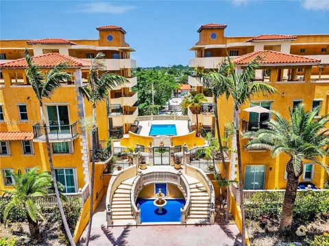 8888 Collins Ave #306