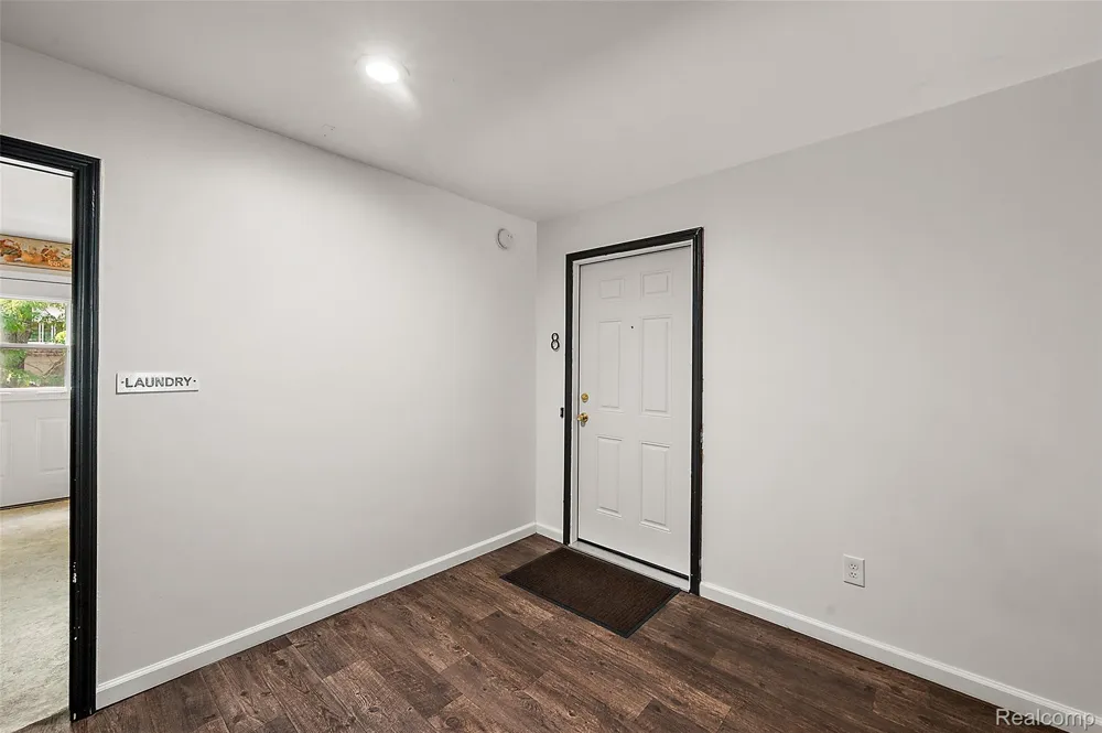 384 Drahner #B8 Oxford Charter Township, MI 48371