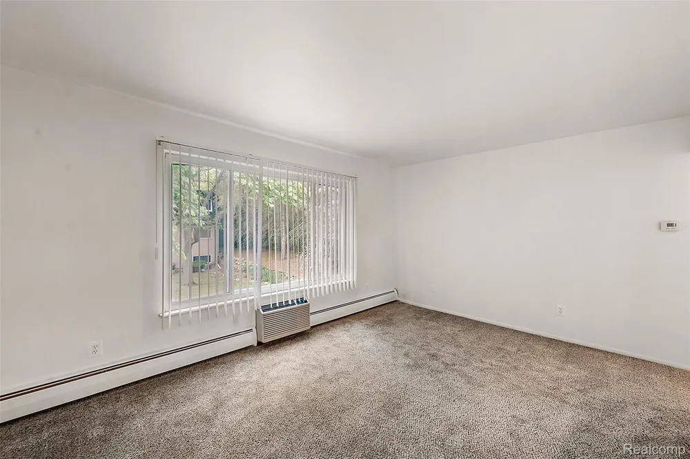 384 Drahner #B8 Oxford Charter Township, MI 48371