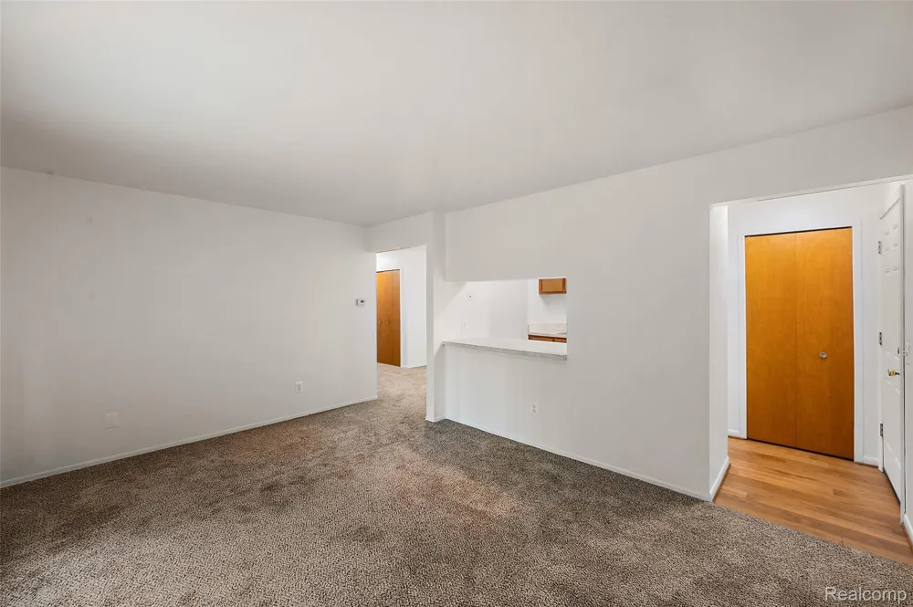 384 Drahner #B8 Oxford Charter Township, MI 48371