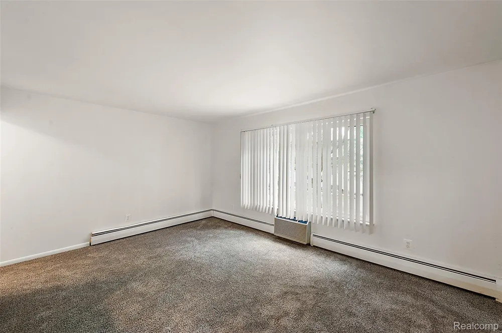 384 Drahner #B8 Oxford Charter Township, MI 48371
