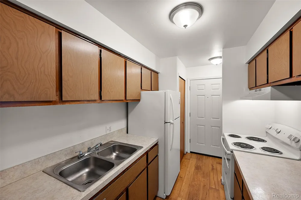 384 Drahner #B8 Oxford Charter Township, MI 48371