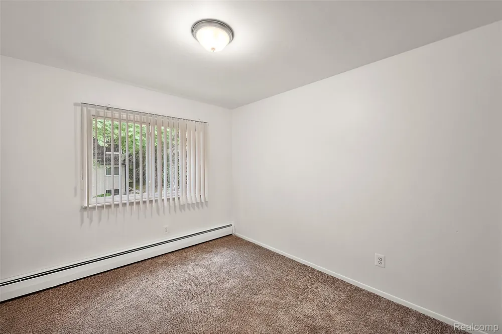 384 Drahner #B8 Oxford Charter Township, MI 48371