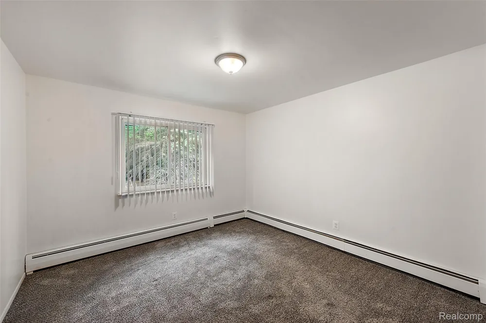 384 Drahner #B8 Oxford Charter Township, MI 48371