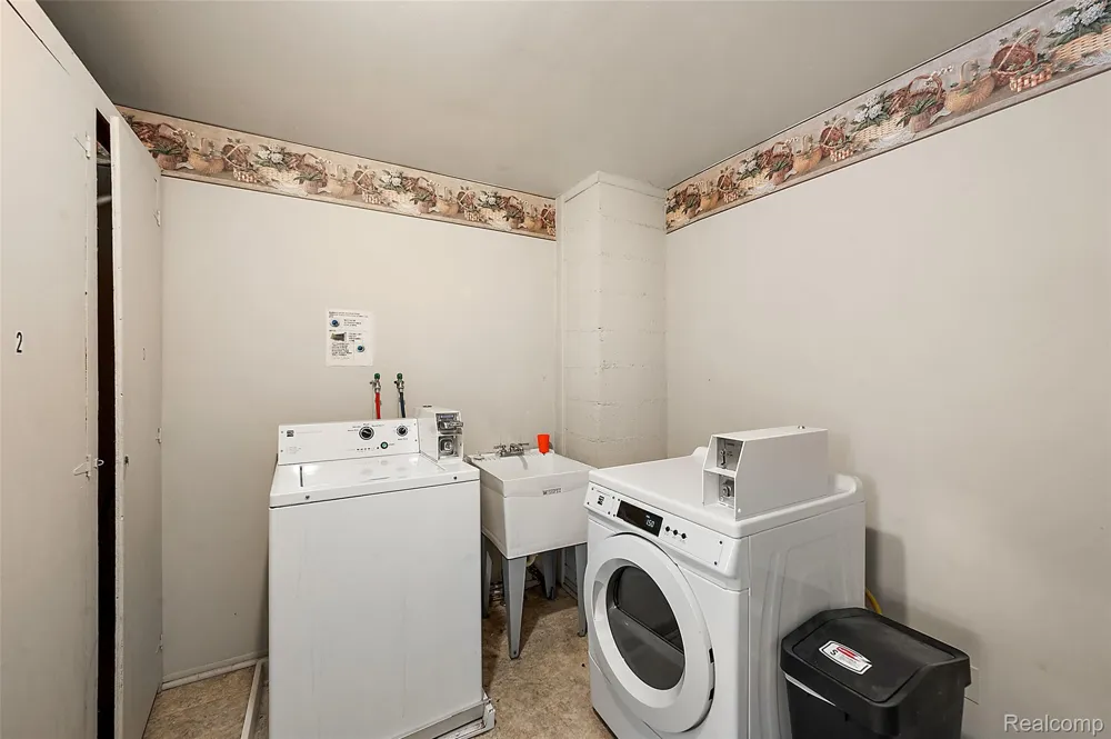 384 Drahner #B8 Oxford Charter Township, MI 48371