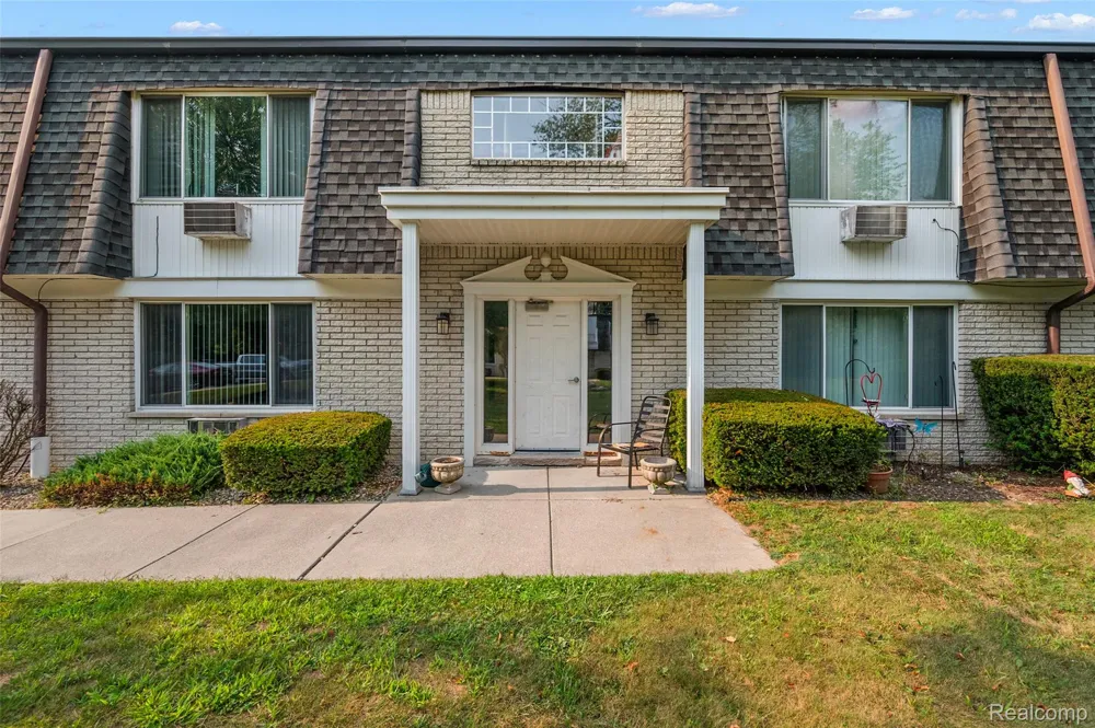 384 Drahner #B8 Oxford Charter Township, MI 48371