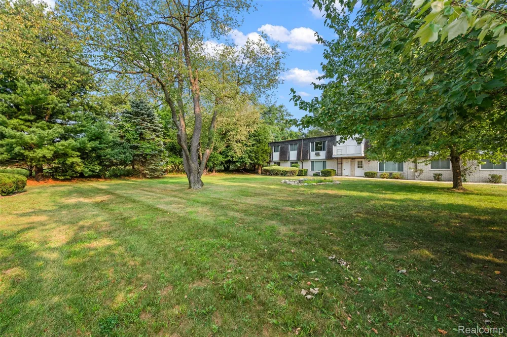 384 Drahner #B8 Oxford Charter Township, MI 48371