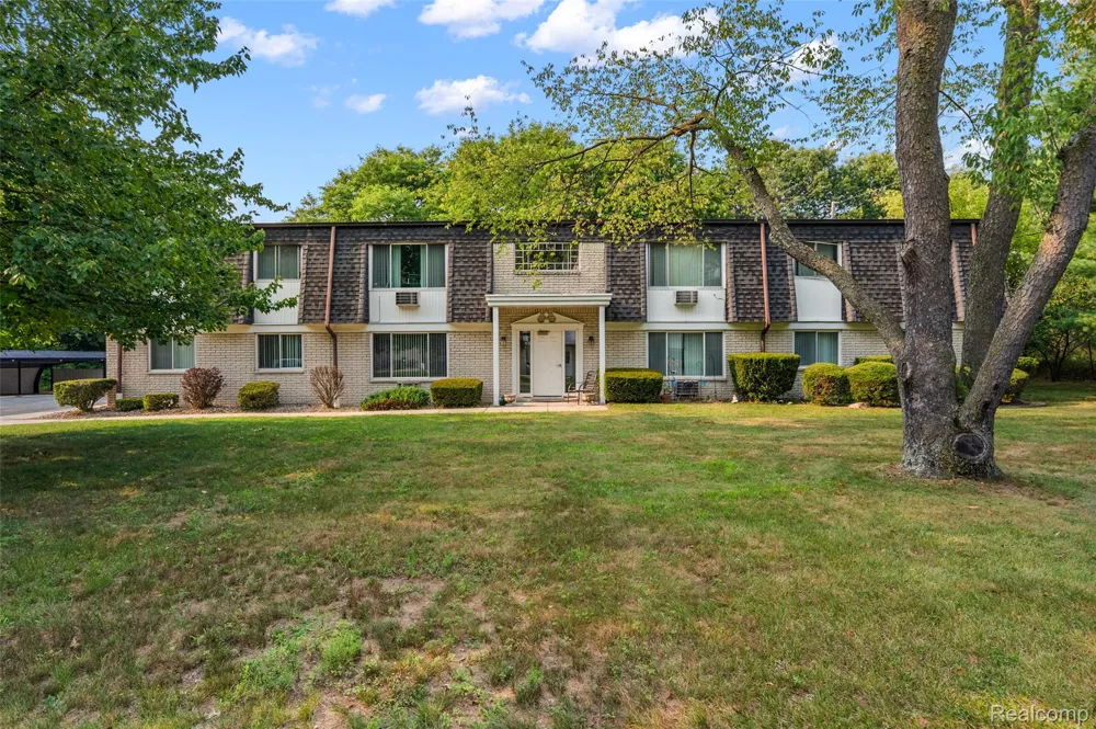 384 Drahner #B8 Oxford Charter Township, MI 48371