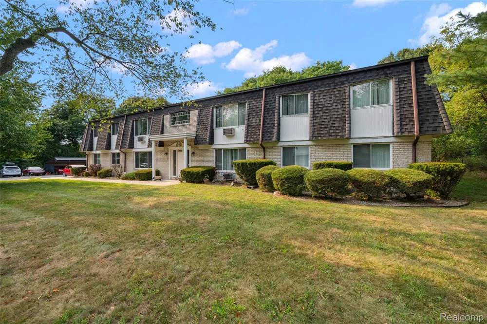 384 Drahner #B8 Oxford Charter Township, MI 48371