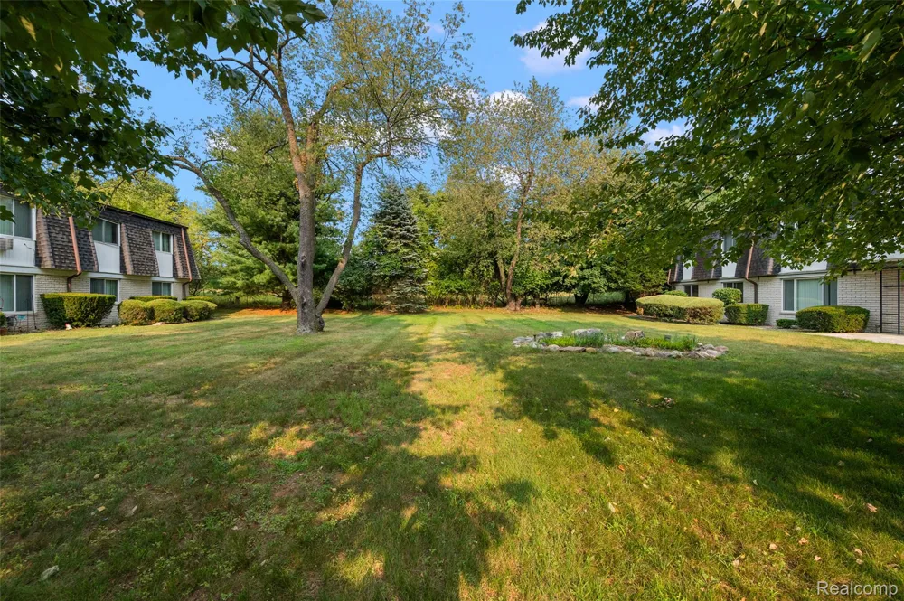 384 Drahner #B8 Oxford Charter Township, MI 48371