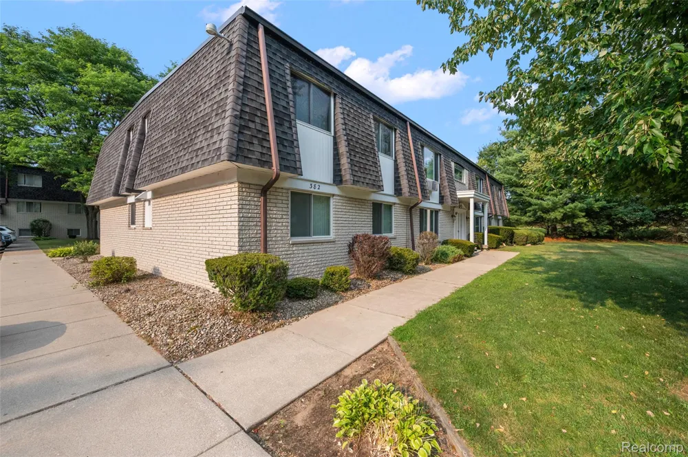 384 Drahner #B8 Oxford Charter Township, MI 48371