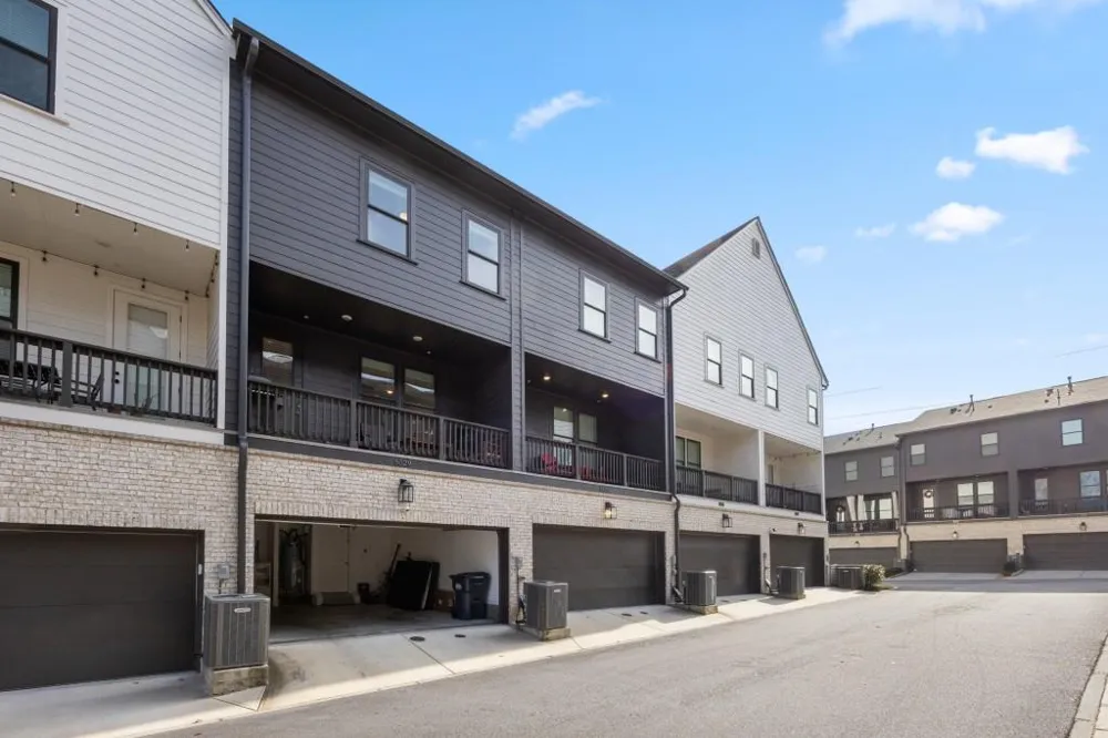6529 Beacon Drive Sandy Springs, GA 30328
