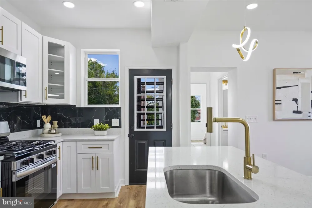 2500 QUANTICO AVENUE Baltimore, MD 21215