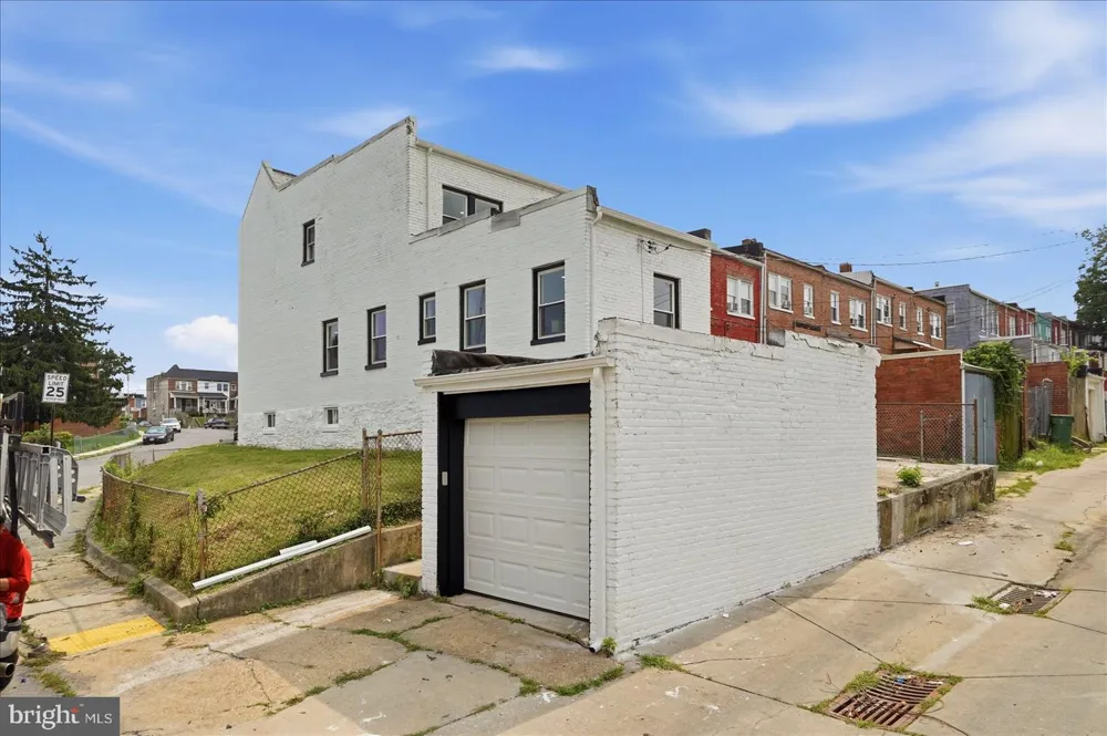 2500 QUANTICO AVENUE Baltimore, MD 21215