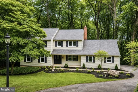 1038 EDGEWOOD CHASE
