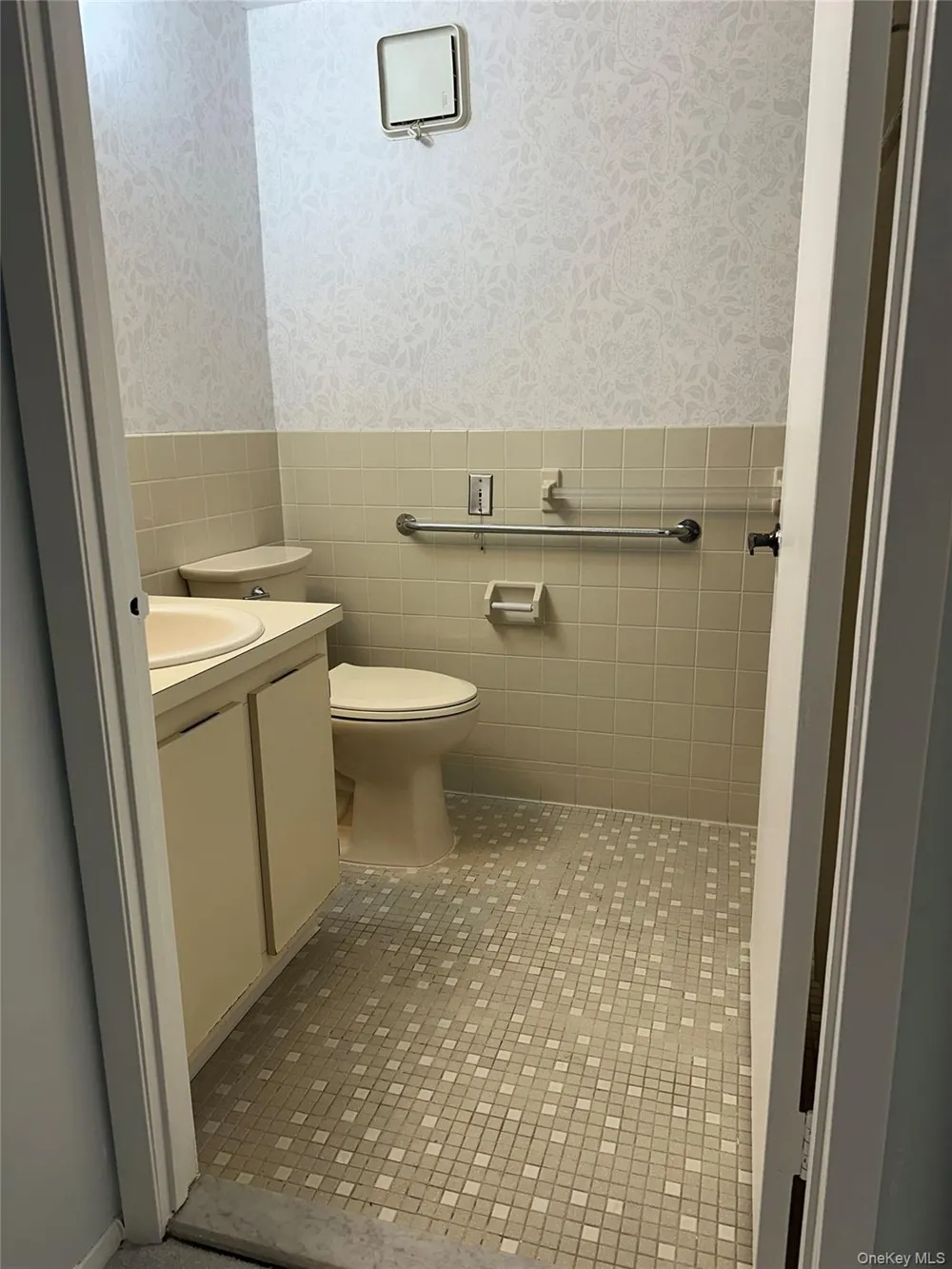 800 Willis Avenue #105 Albertson, NY 11507