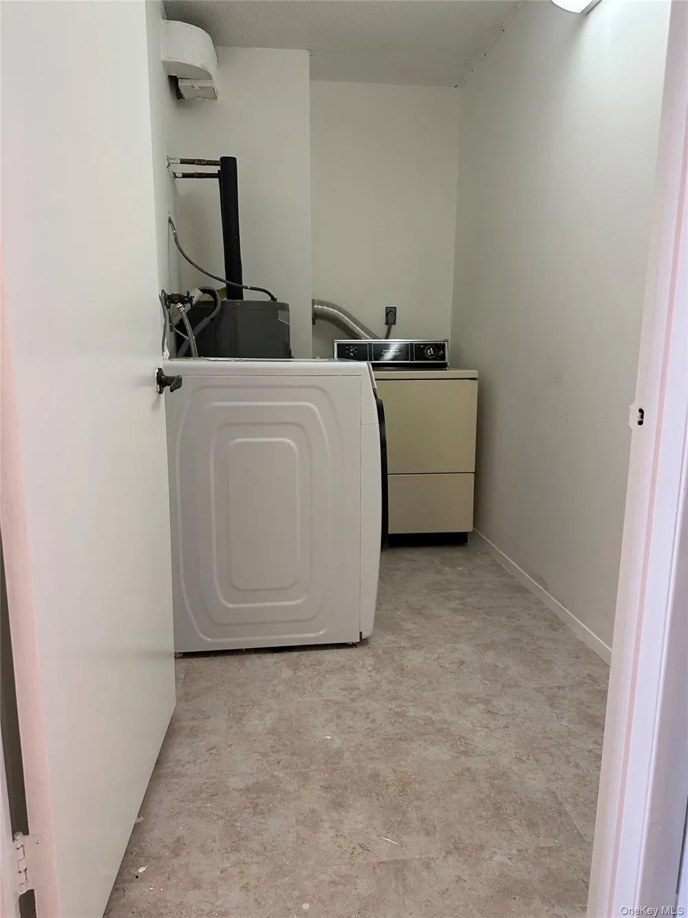 800 Willis Avenue #105 Albertson, NY 11507