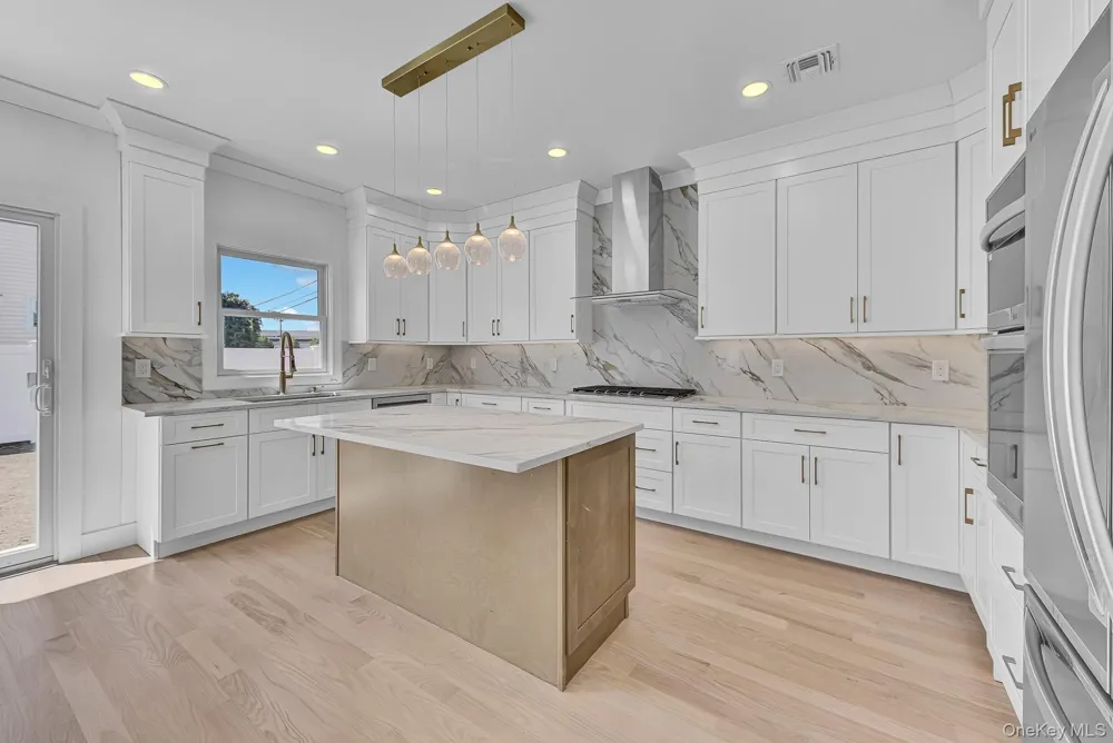 21 Cypress Avenue Bethpage, NY 11714