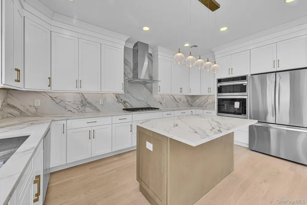 21 Cypress Avenue Bethpage, NY 11714