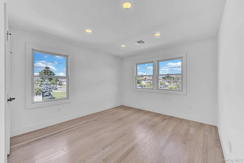 21 Cypress Avenue Bethpage, NY 11714
