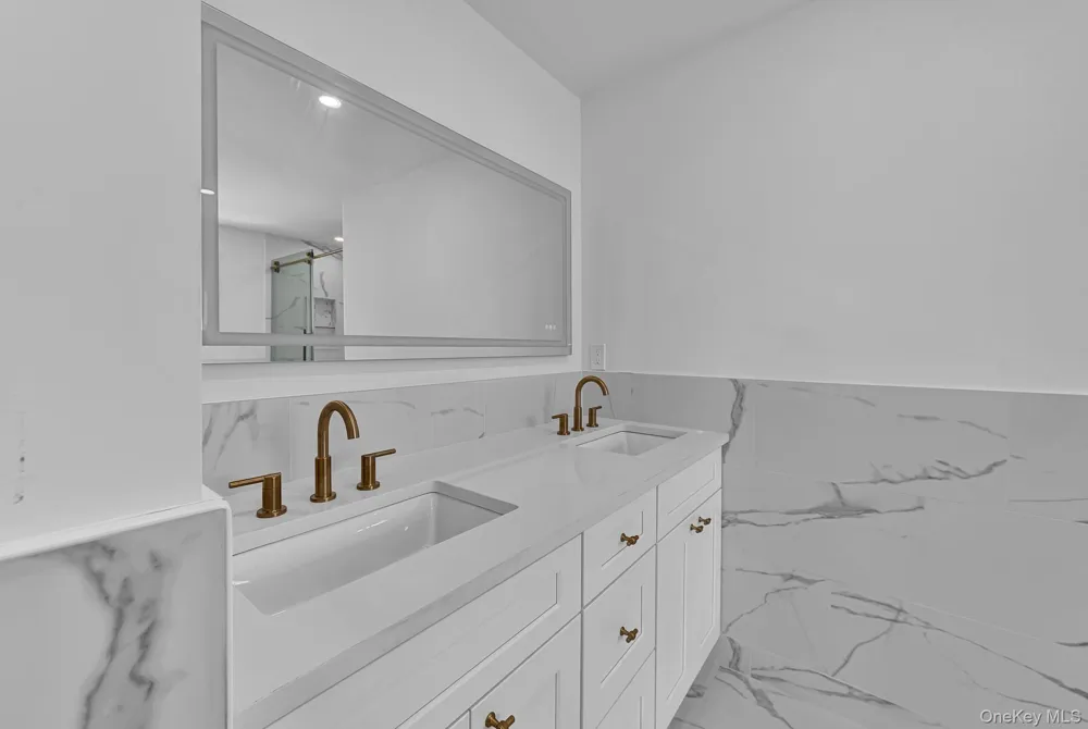 21 Cypress Avenue Bethpage, NY 11714