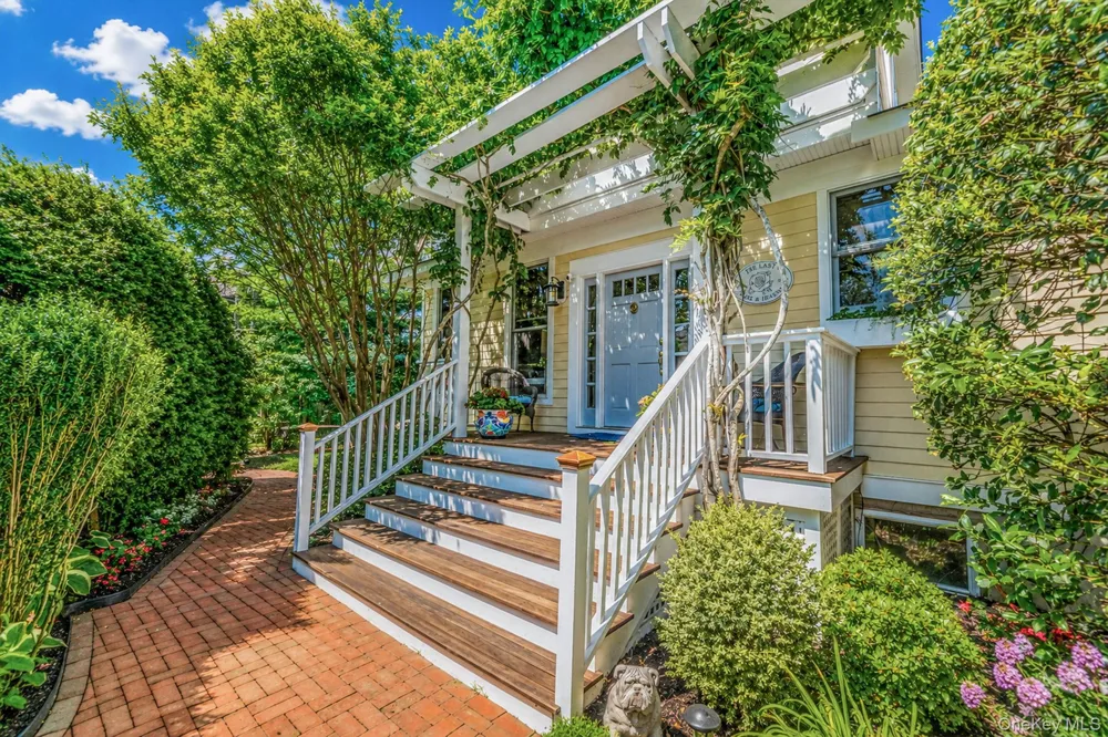 8 Jackson Avenue East Quogue, NY 11942