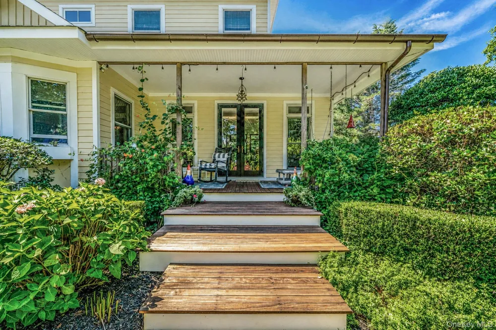 8 Jackson Avenue East Quogue, NY 11942