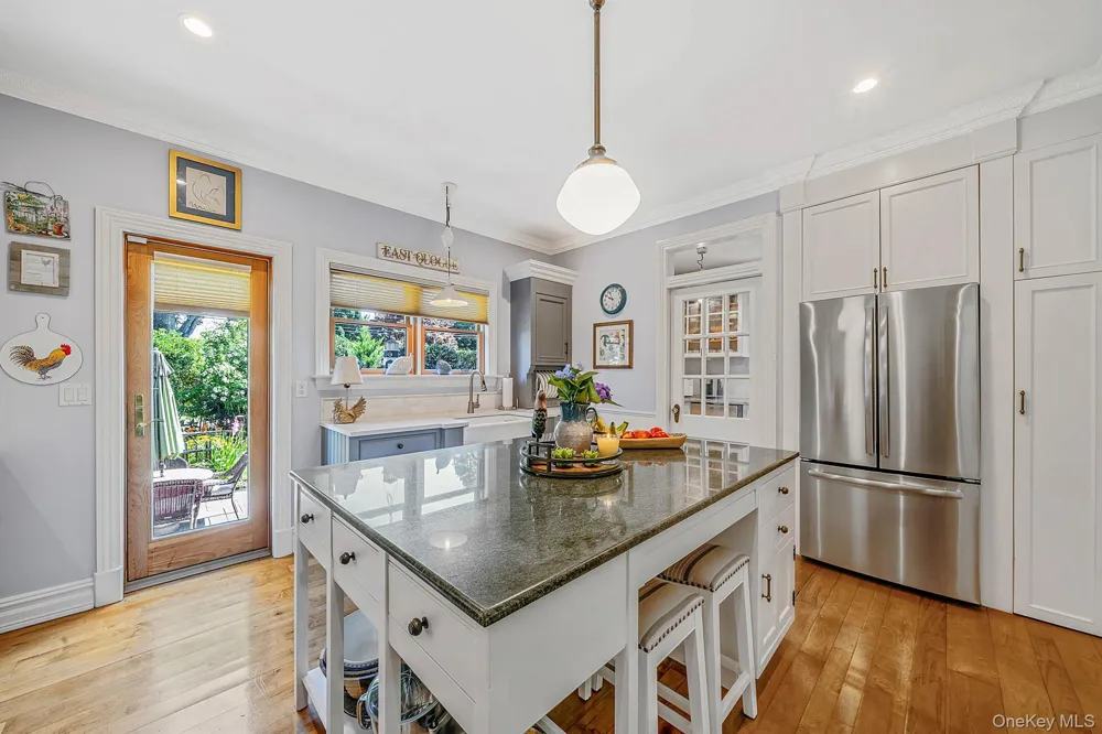 8 Jackson Avenue East Quogue, NY 11942