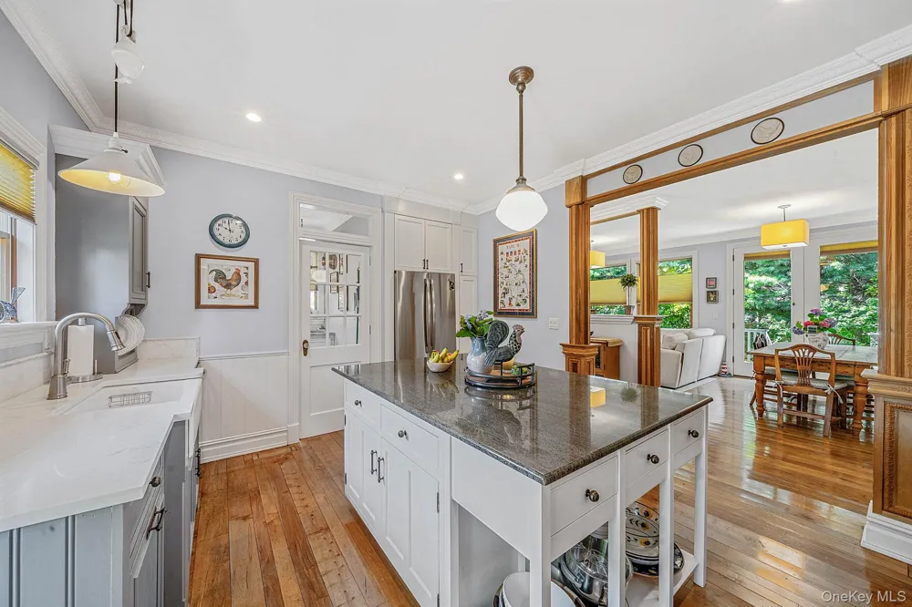 8 Jackson Avenue East Quogue, NY 11942