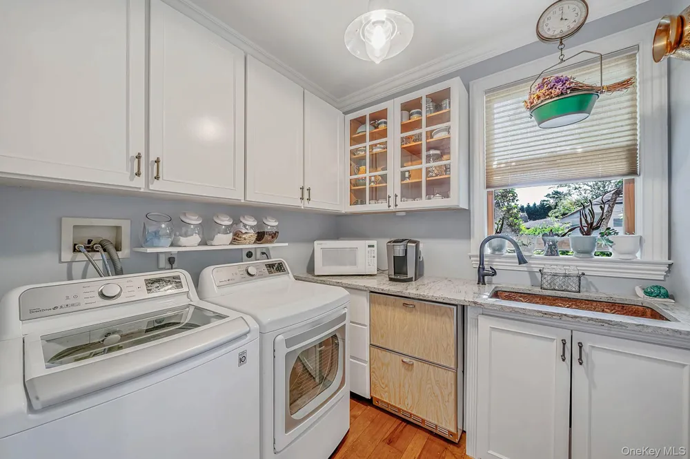 8 Jackson Avenue East Quogue, NY 11942