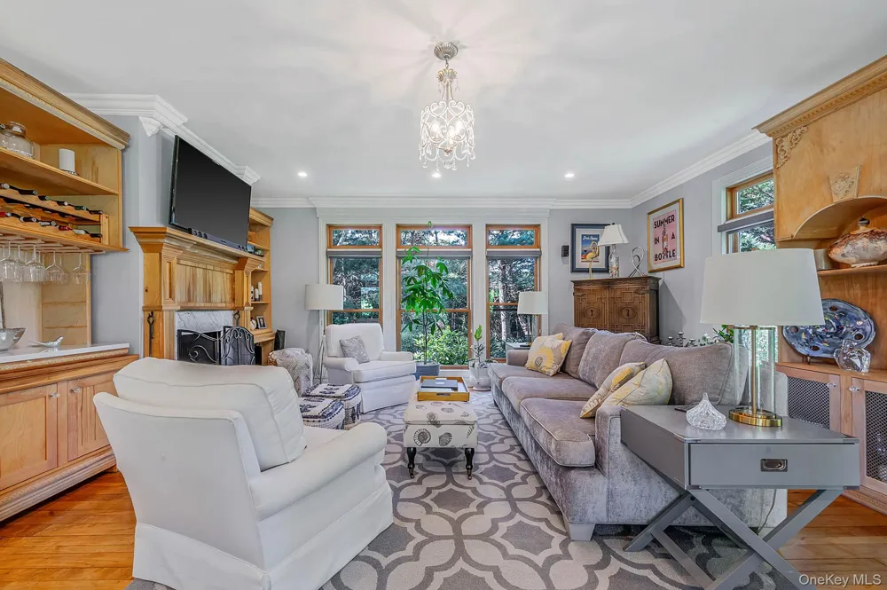 8 Jackson Avenue East Quogue, NY 11942