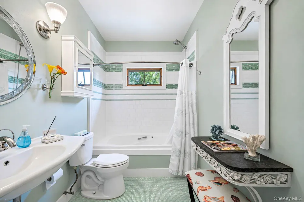 8 Jackson Avenue East Quogue, NY 11942