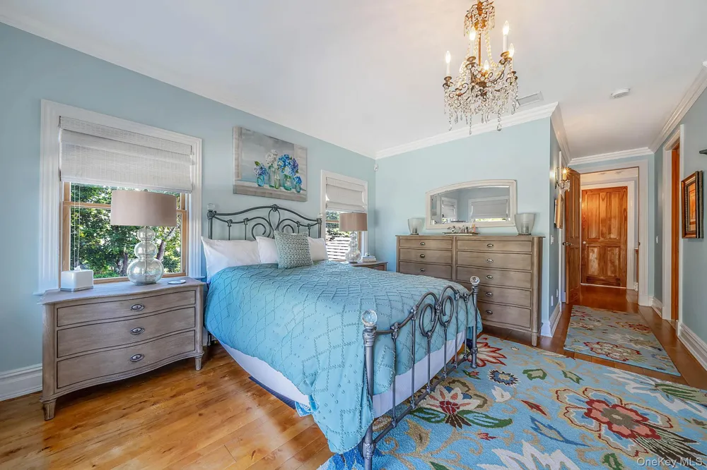 8 Jackson Avenue East Quogue, NY 11942