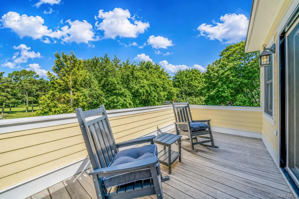 8 Jackson Avenue East Quogue, NY 11942