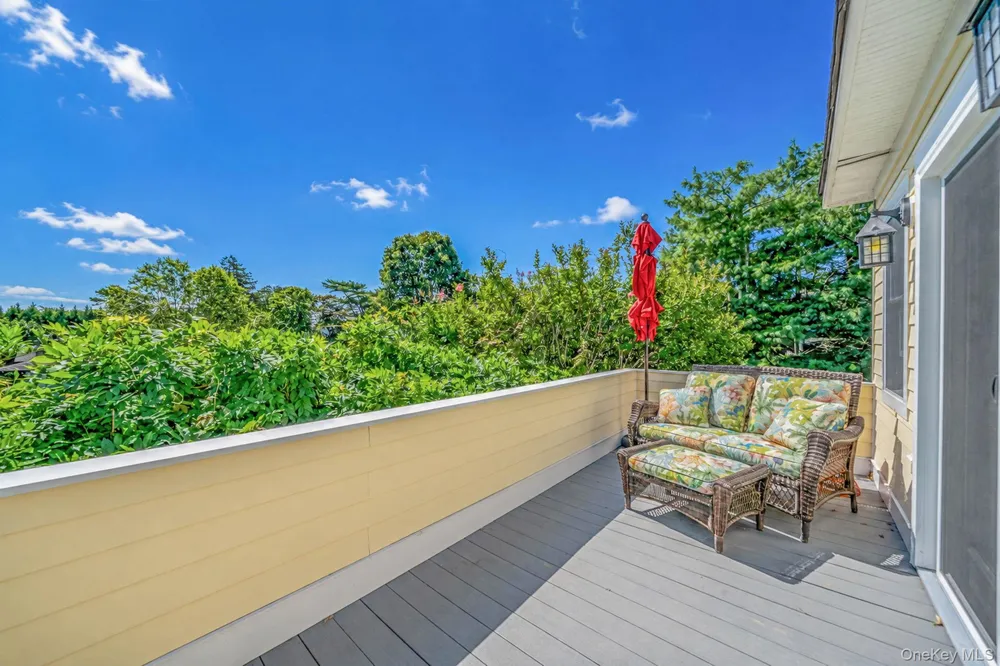 8 Jackson Avenue East Quogue, NY 11942