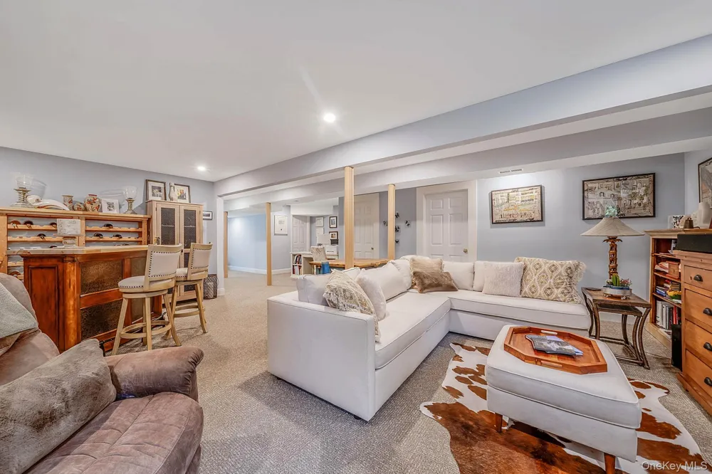 8 Jackson Avenue East Quogue, NY 11942