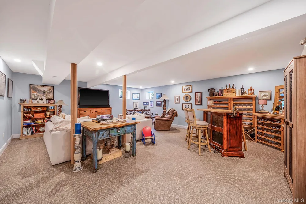 8 Jackson Avenue East Quogue, NY 11942