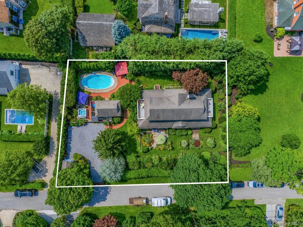 8 Jackson Avenue East Quogue, NY 11942