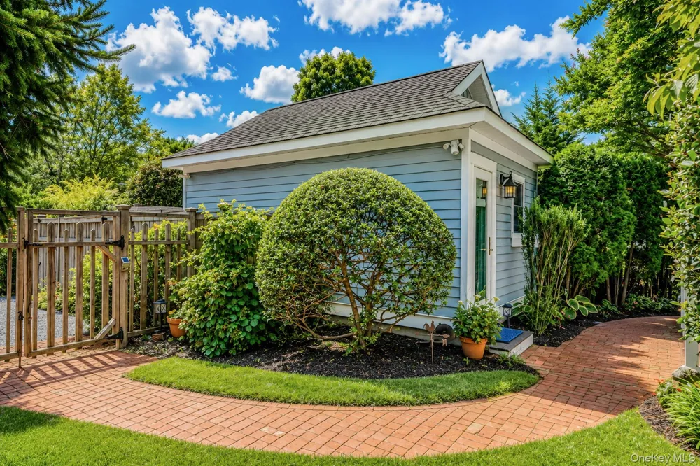 8 Jackson Avenue East Quogue, NY 11942