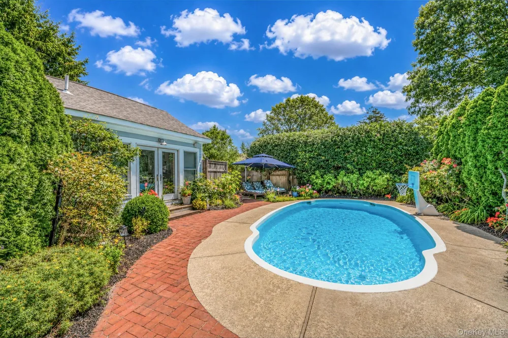 8 Jackson Avenue East Quogue, NY 11942