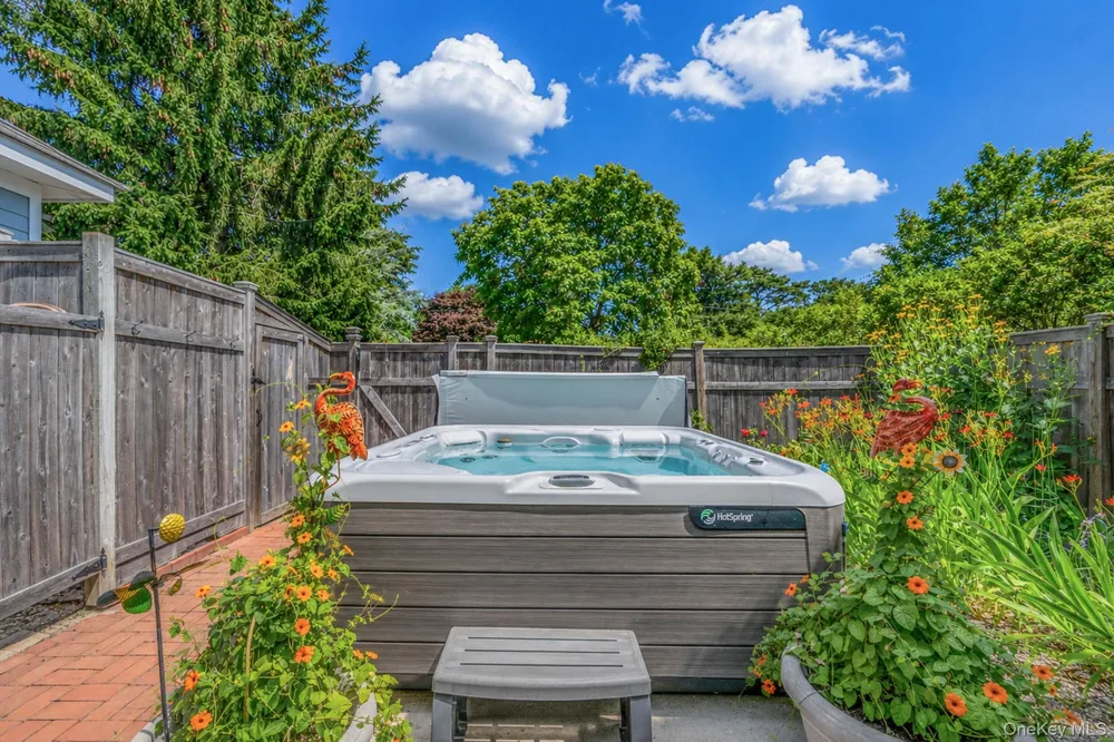 8 Jackson Avenue East Quogue, NY 11942