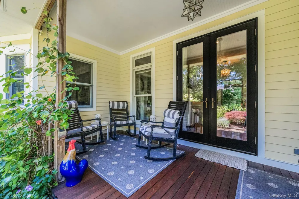 8 Jackson Avenue East Quogue, NY 11942
