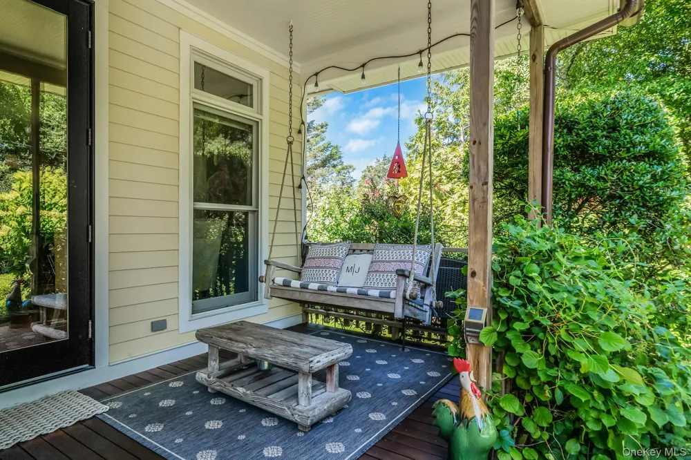 8 Jackson Avenue East Quogue, NY 11942