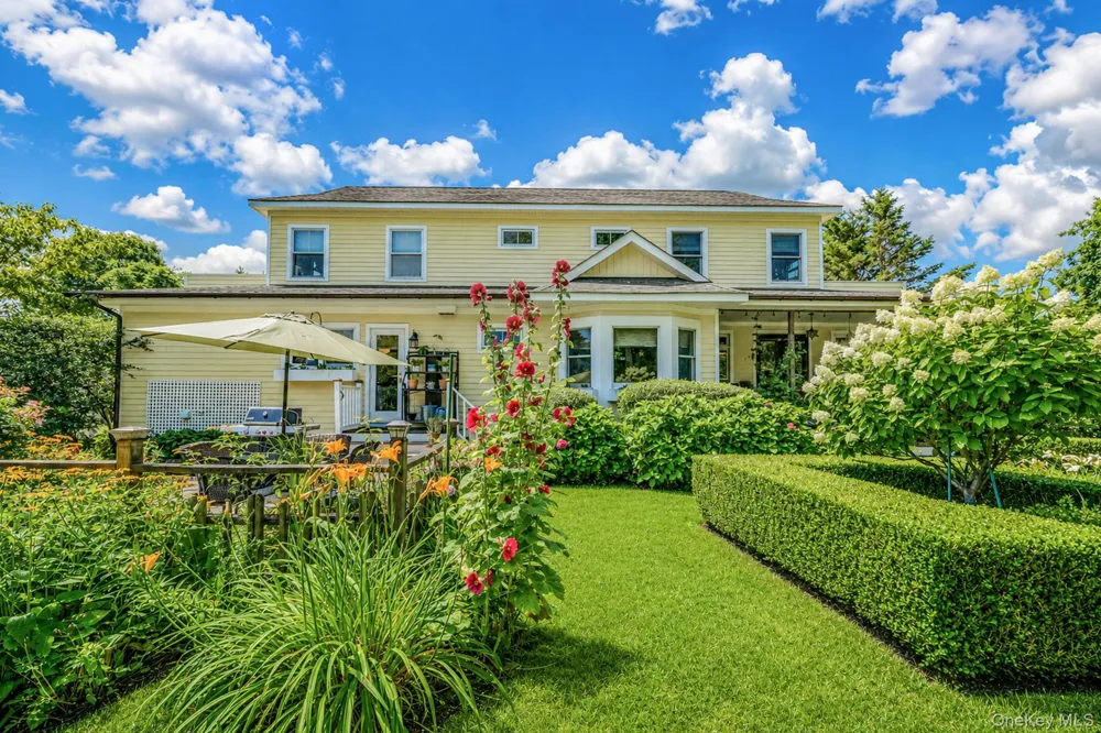 8 Jackson Avenue East Quogue, NY 11942