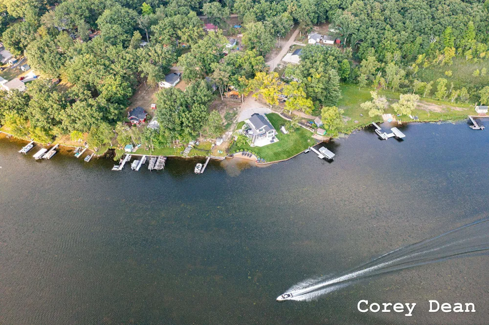 10580 Round Lake Drive Mecosta, MI 49332