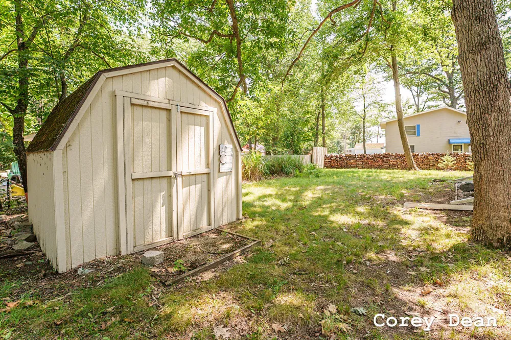 10580 Round Lake Drive Mecosta, MI 49332